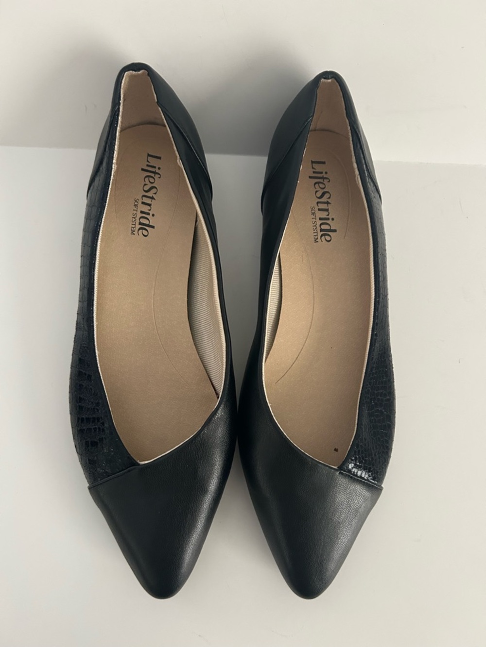 Life Stride Women's Black Pointed-Toe Flats | Size 7
